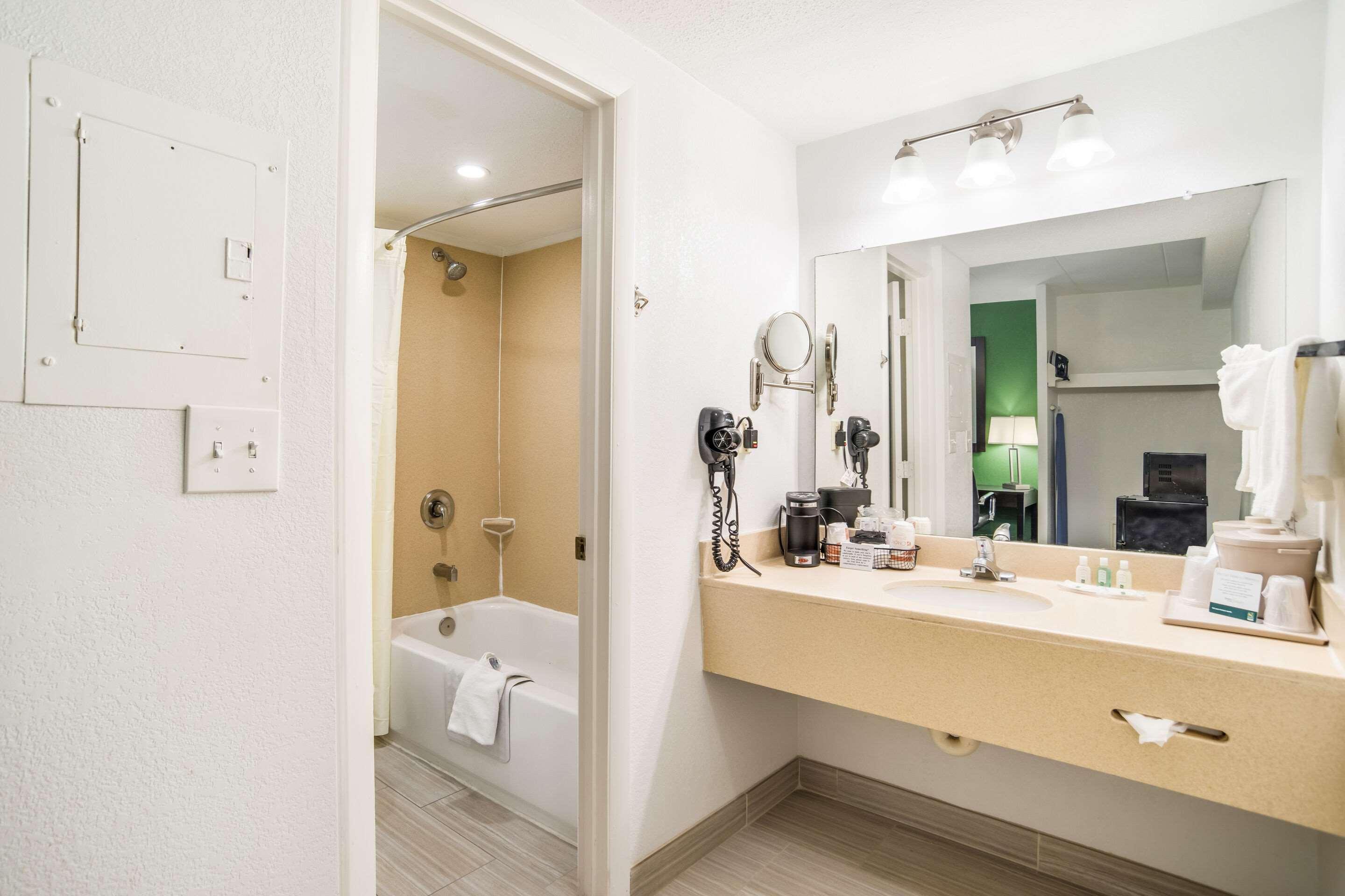 غرفة بسرير كينج، Quality Inn Mount Vernon 5/5