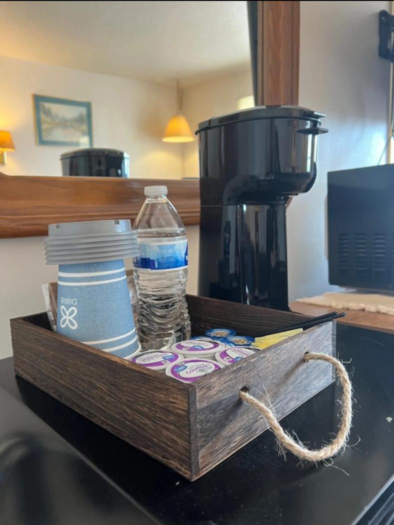 West Lake Grandvue Inn 4/9