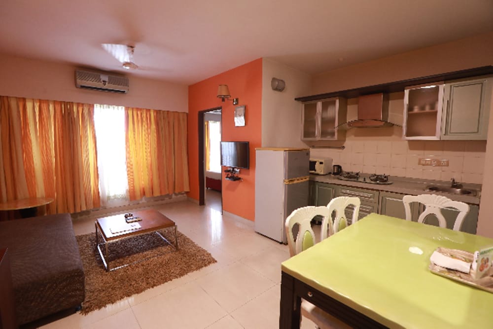 LANDMARK SUITES 23/47