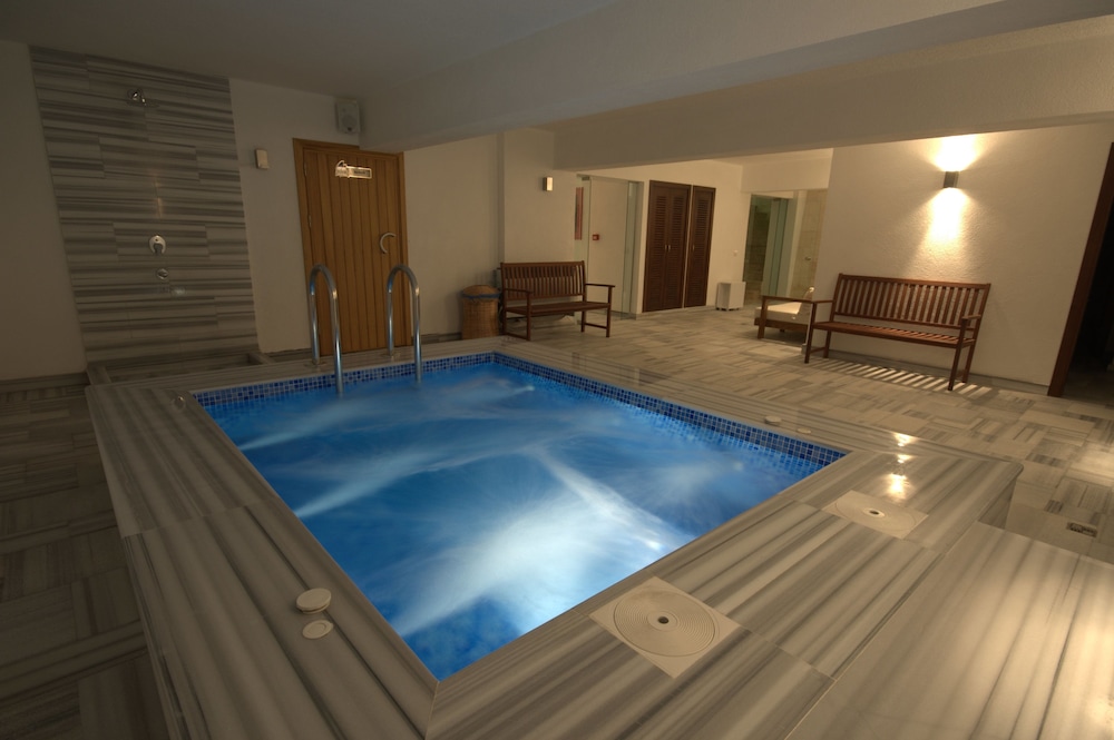 Alesta Yacht Hotel 28/74
