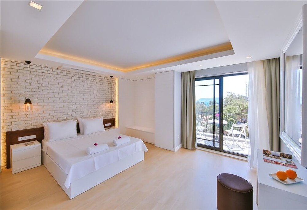 Lale Hotel 13/50