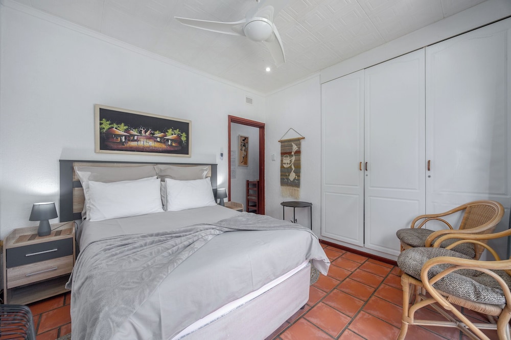 Beachcomber Bay Guest House 16/50