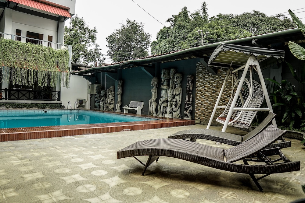 Airlangga Hotel 57/62