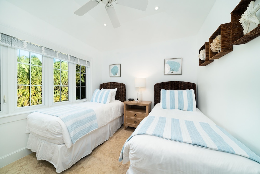 BIANCA SANDS ON GRACE BAY 14/78