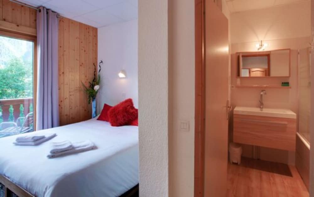 Les Campanules Hotel 24/74