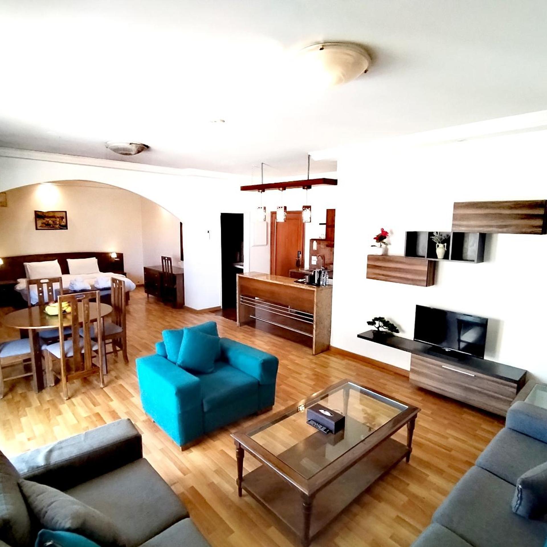 White House Suites 46/58