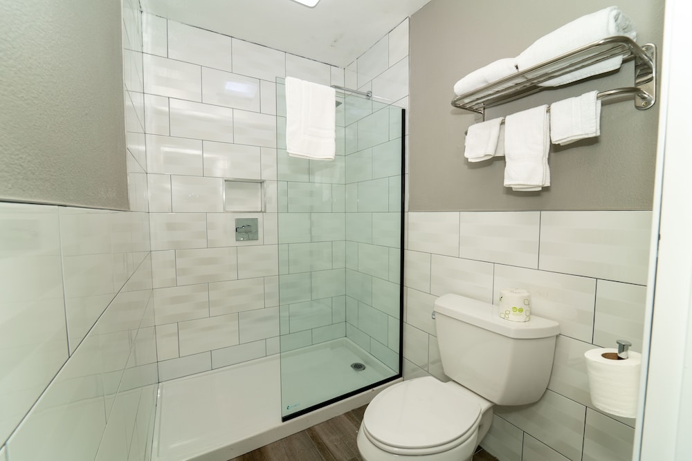 Hollywood Palms Inns & Suites 46/56