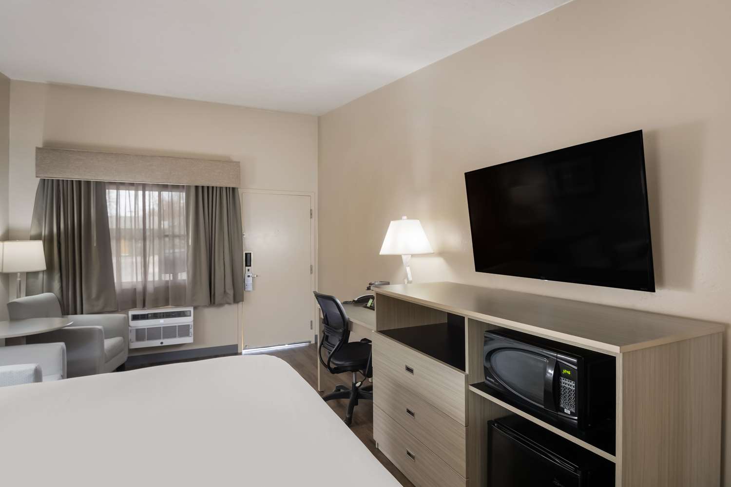 Room, King Bed, Water View, Pet Friendly, Balcony، Best Western New Oregon 2/3