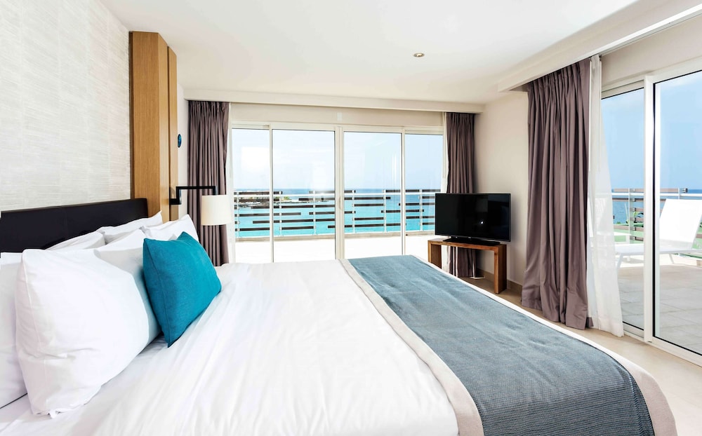 Sonesta Ocean Point Resort - Adults Only 15/50