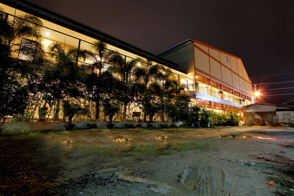 Phuket Airport Inn 49/52