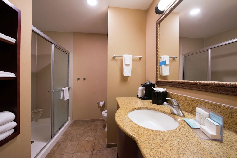 Hampton Inn & Suites Rifle 24/49