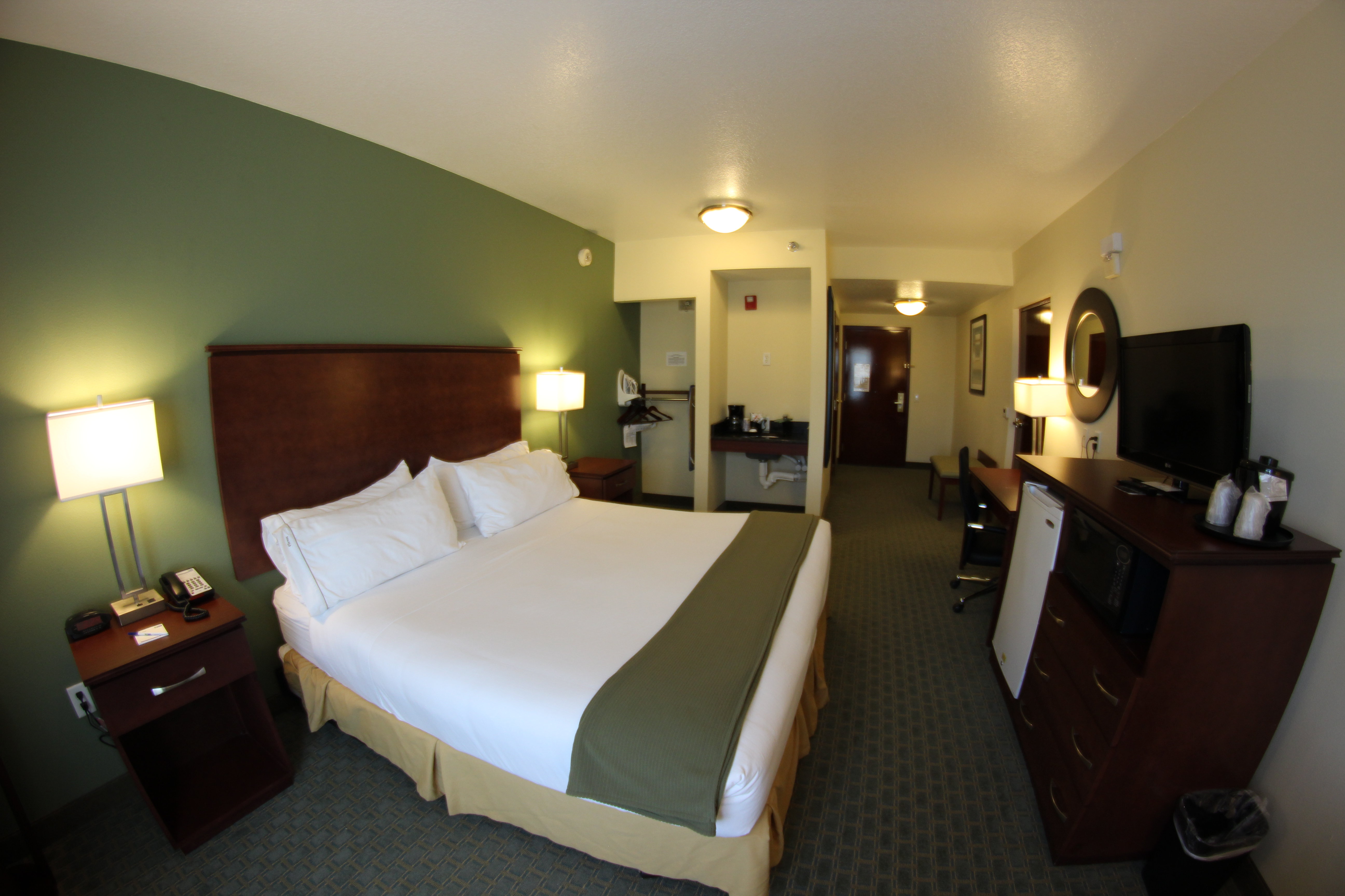 Holiday Inn Express and Suites Cocoa 15/50