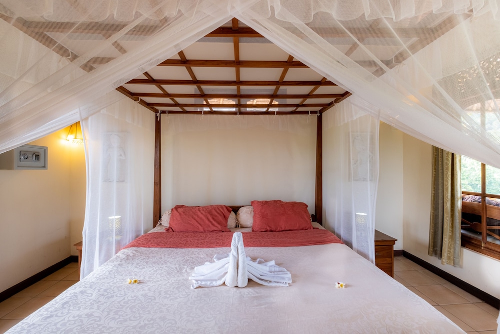 Villa Manuk 6/50