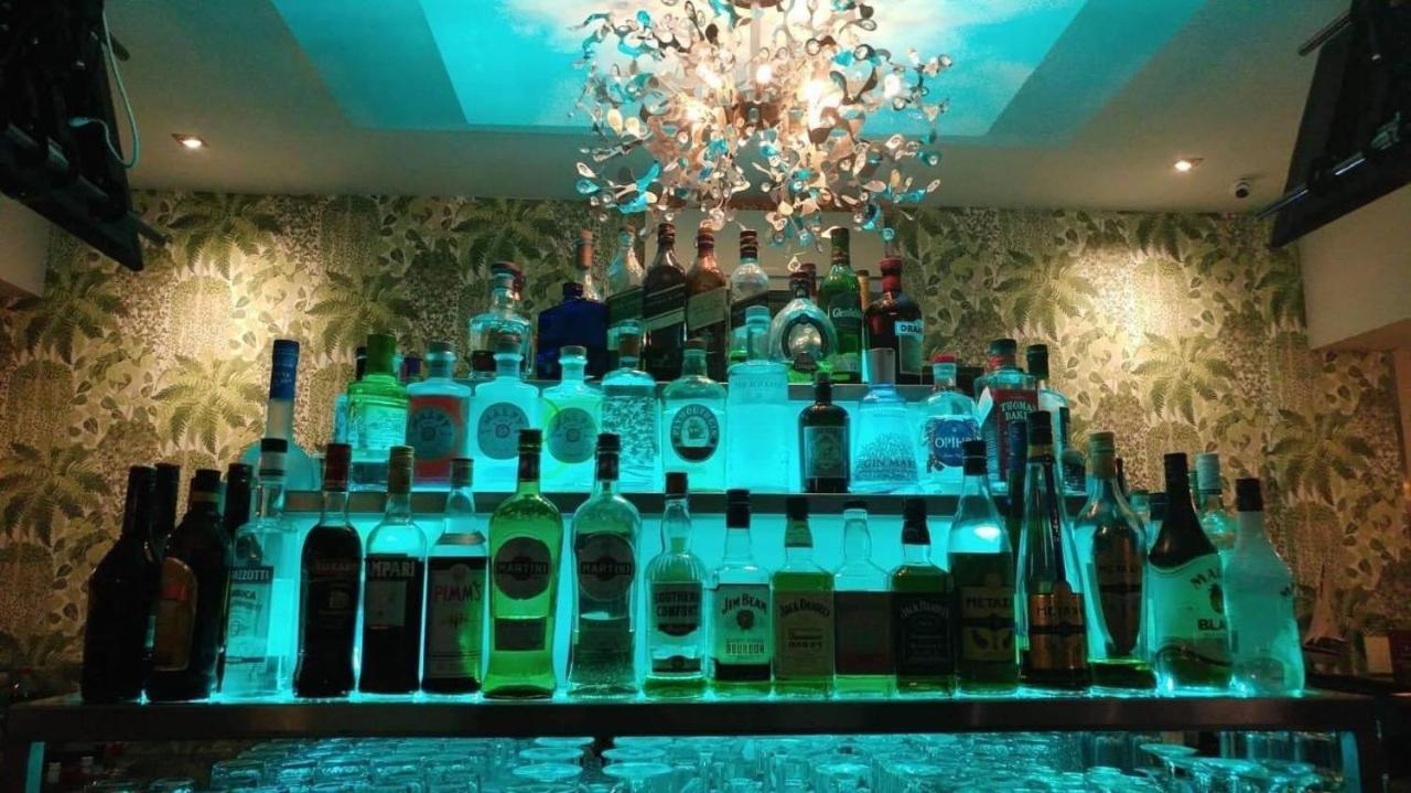 VenusHotel and Suites 2/50