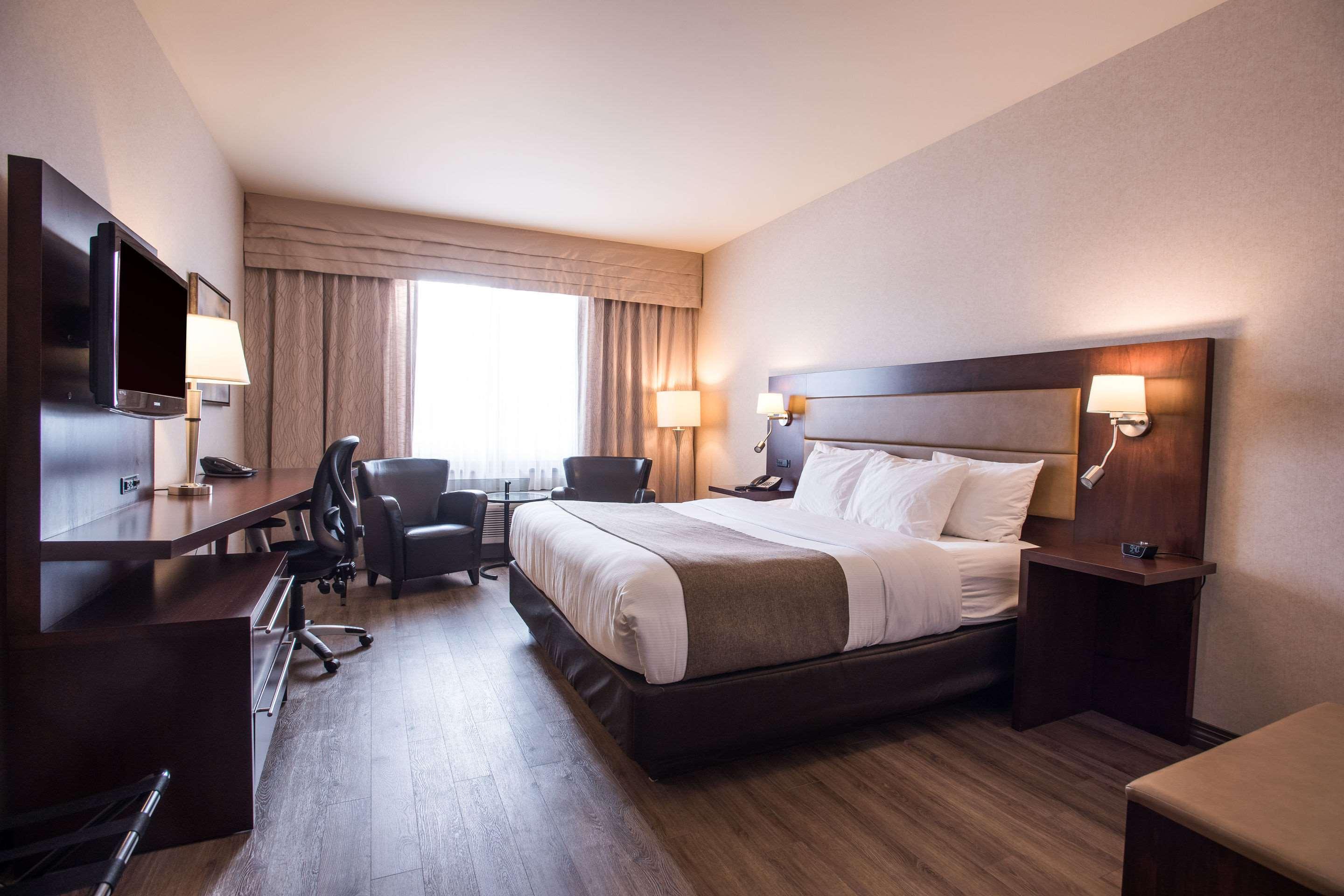 غرفة بسرير كينج، Quality Inn and Suites Val d Or, QC 8/10
