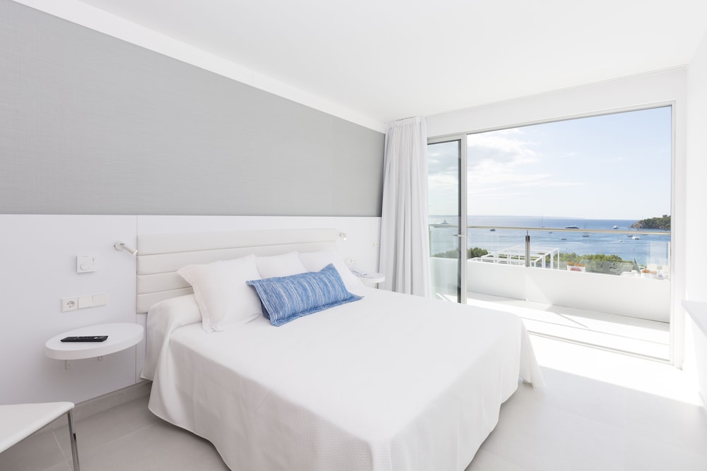Reverence Mare Hotel Adults Only 11/50