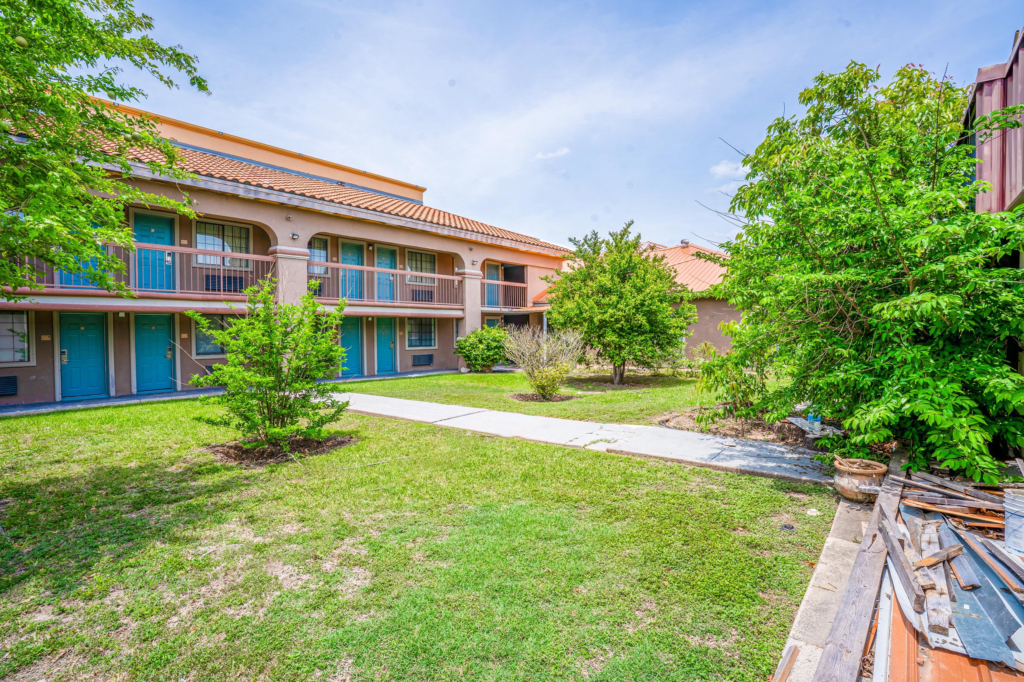 Lone Star Inn & Suites Harlingen TX 56/60