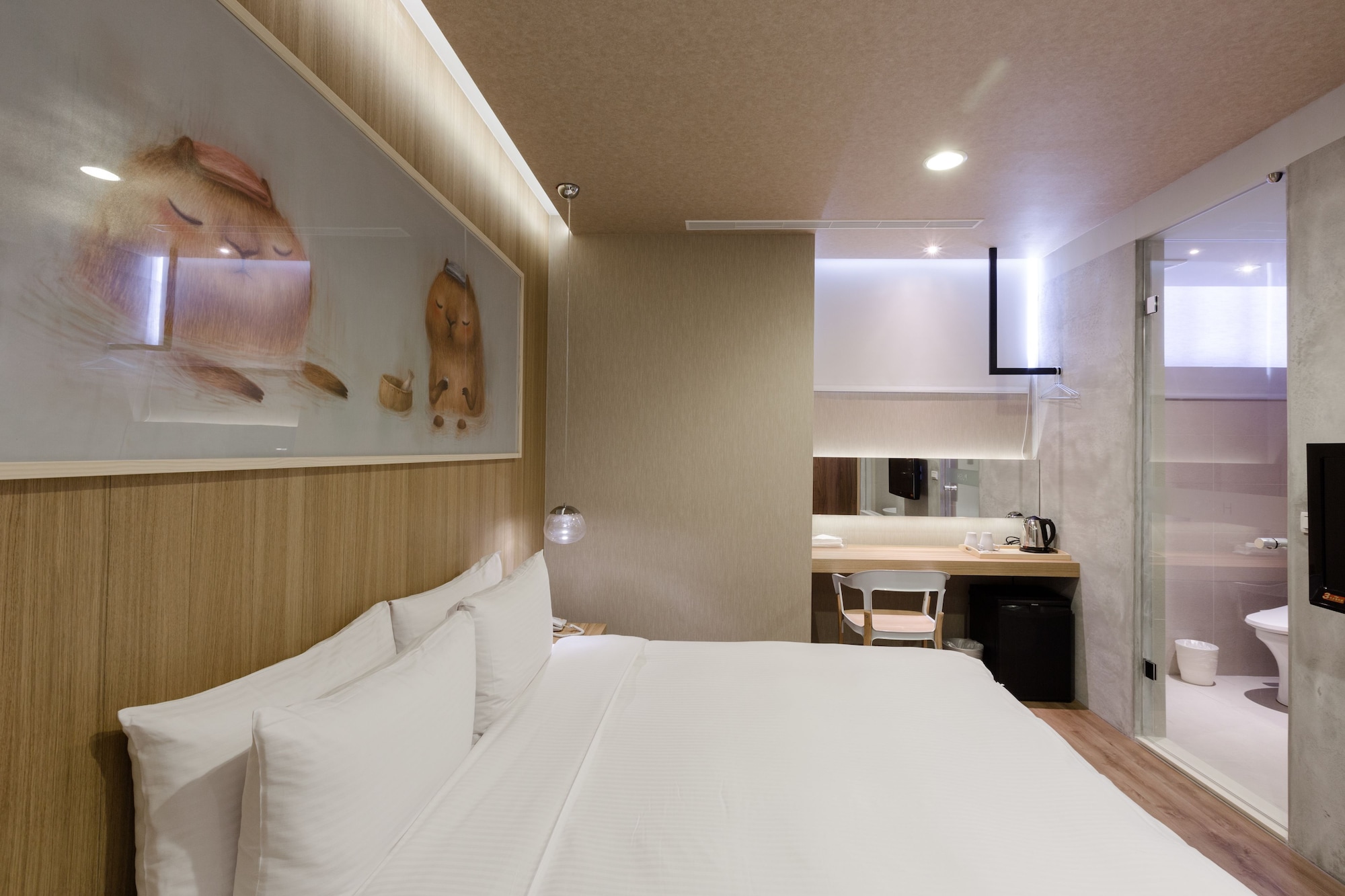 SUPERIOR, QUEEN BED