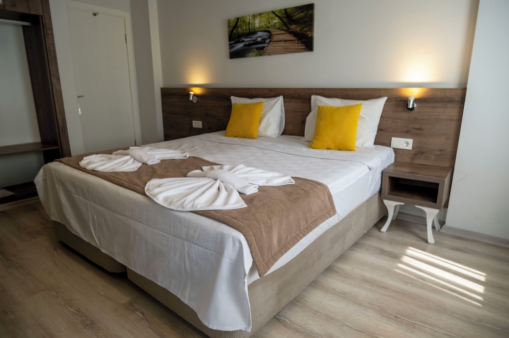 Gunes Hotel & Apartments 12/46