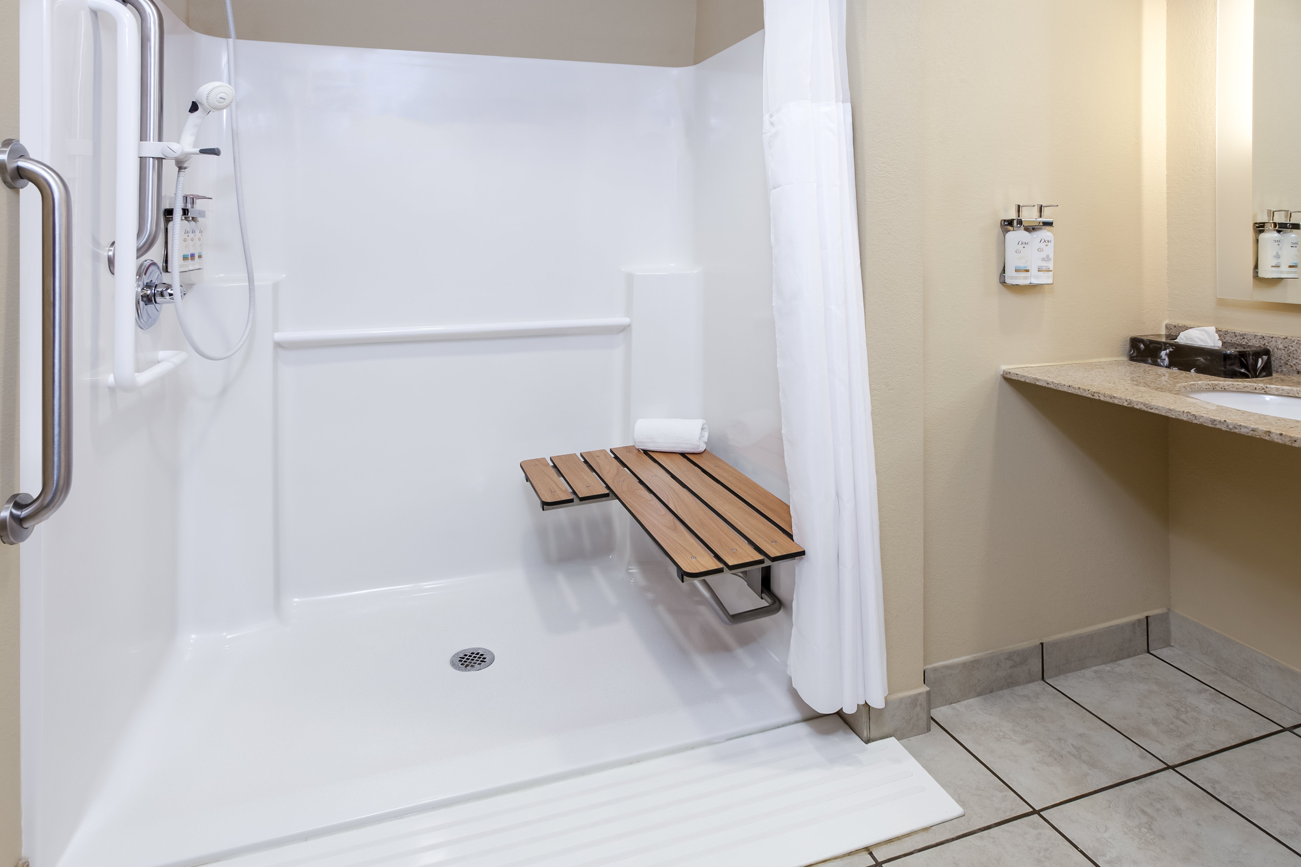 Holiday Inn Quincy, an IHG Hotel 74/75