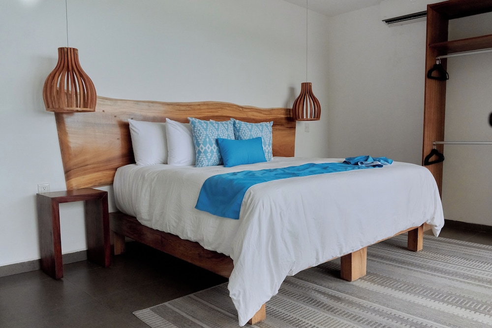 بنتهاوس ملكي بسريرين كينج بإطلالة على البحر مع أريكة، Hotel Ysuri 9/10