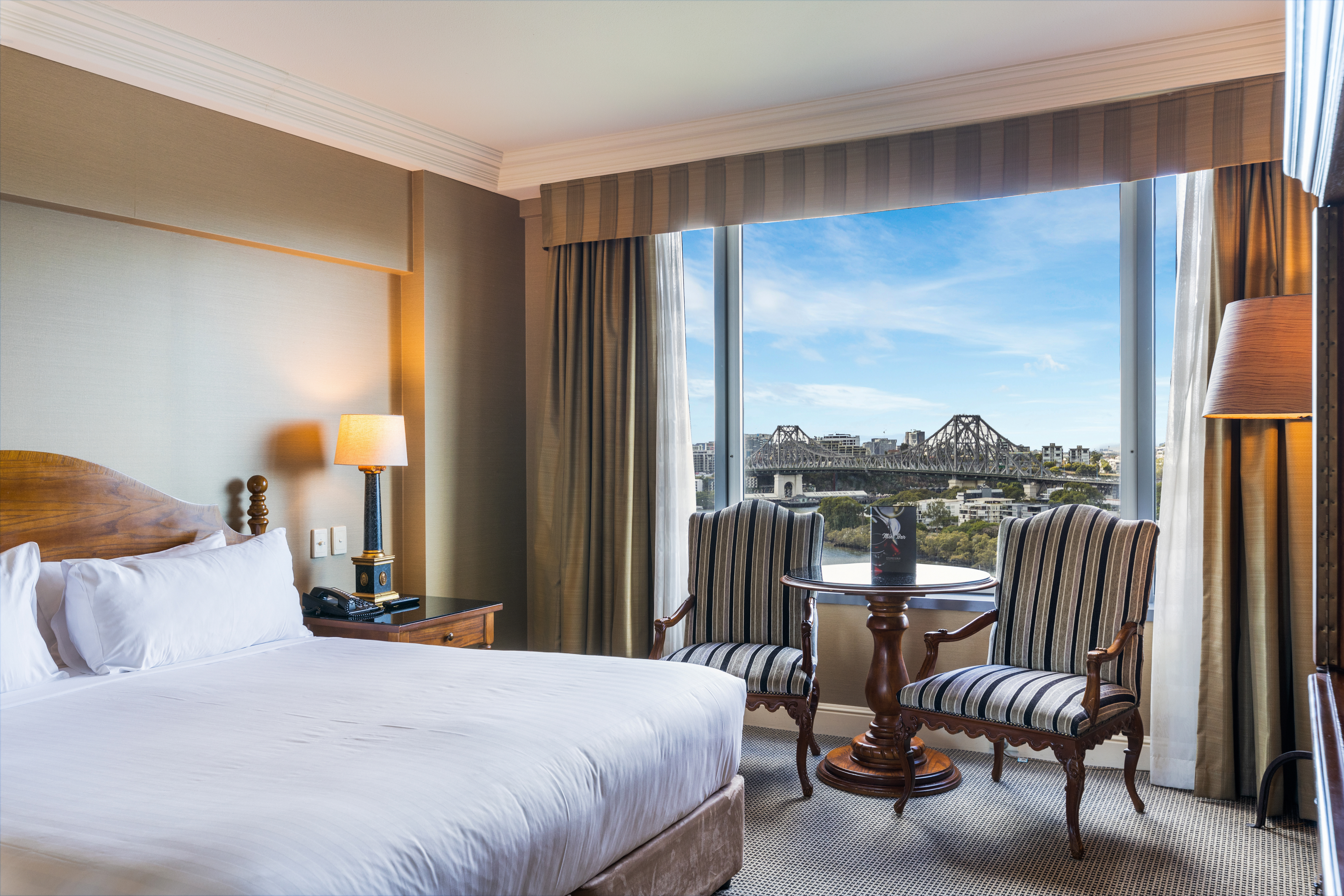SUPERIOR RIVER VIEW ROOM