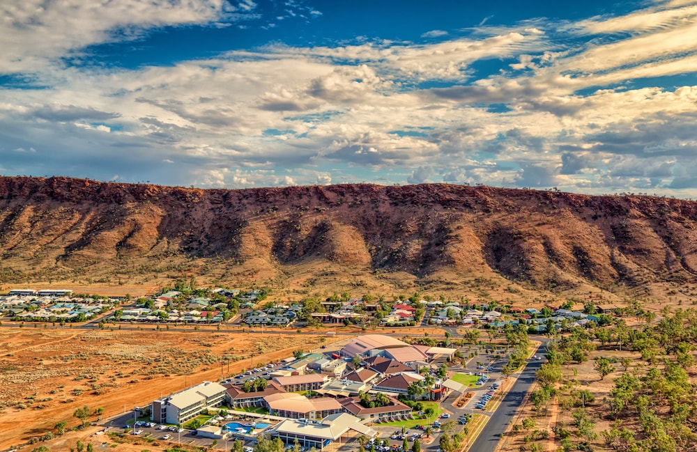 Crowne Plaza Alice Springs Lasseters 3/57