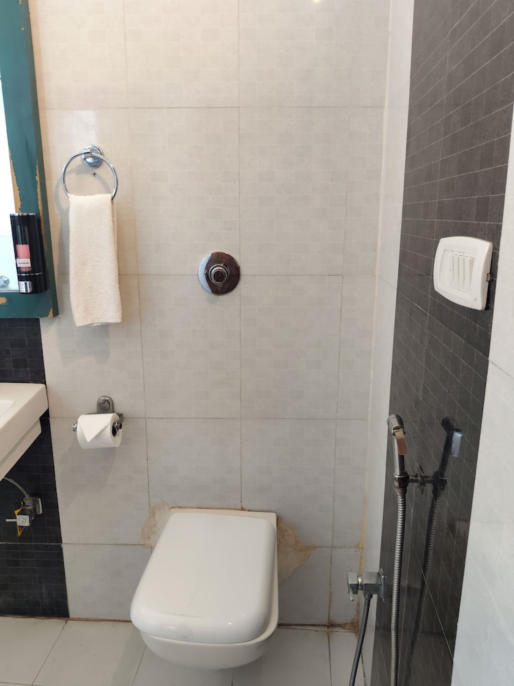 Acorn Hideaway Resort and Spacorbett 49/50