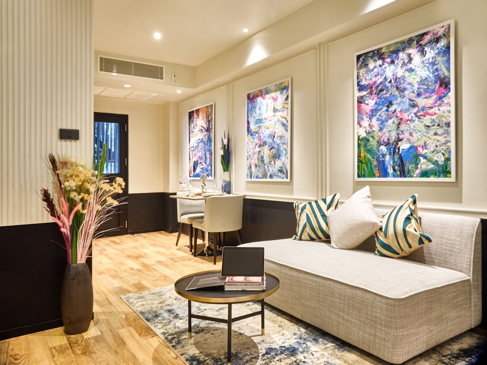 Floral Court Hotel and Residence 39/58