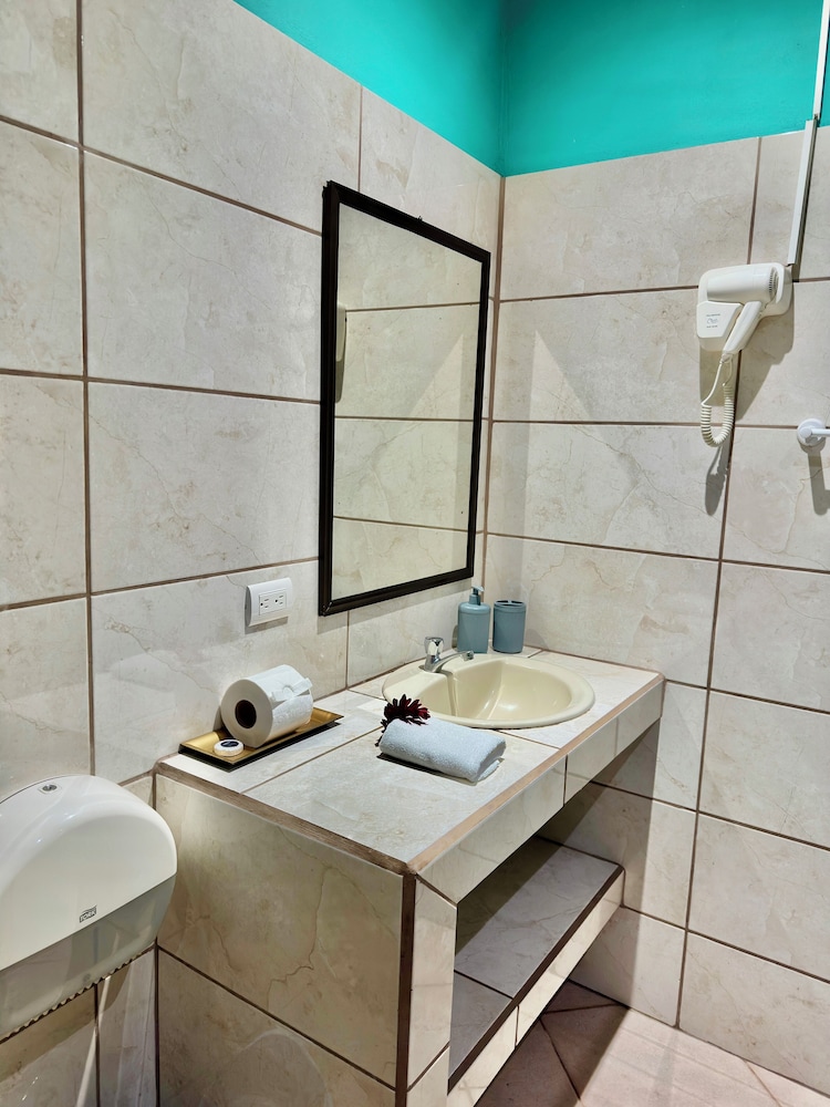 Hotel Colibri 50/50