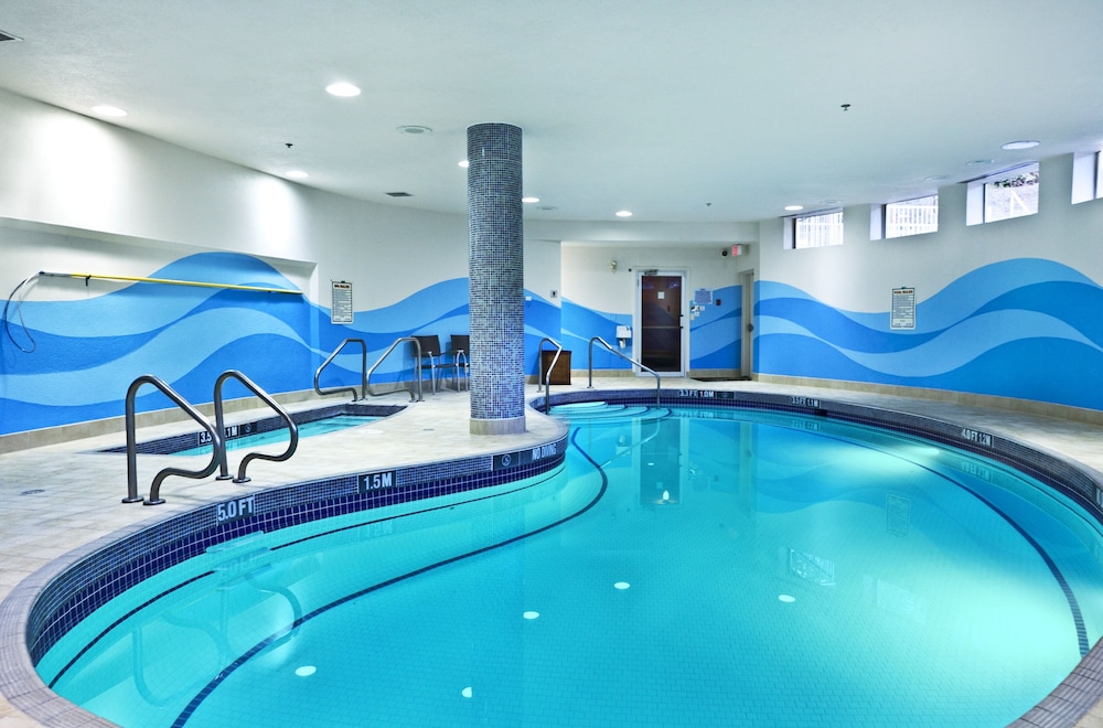 Holiday Inn Express Suites Langley 3/73
