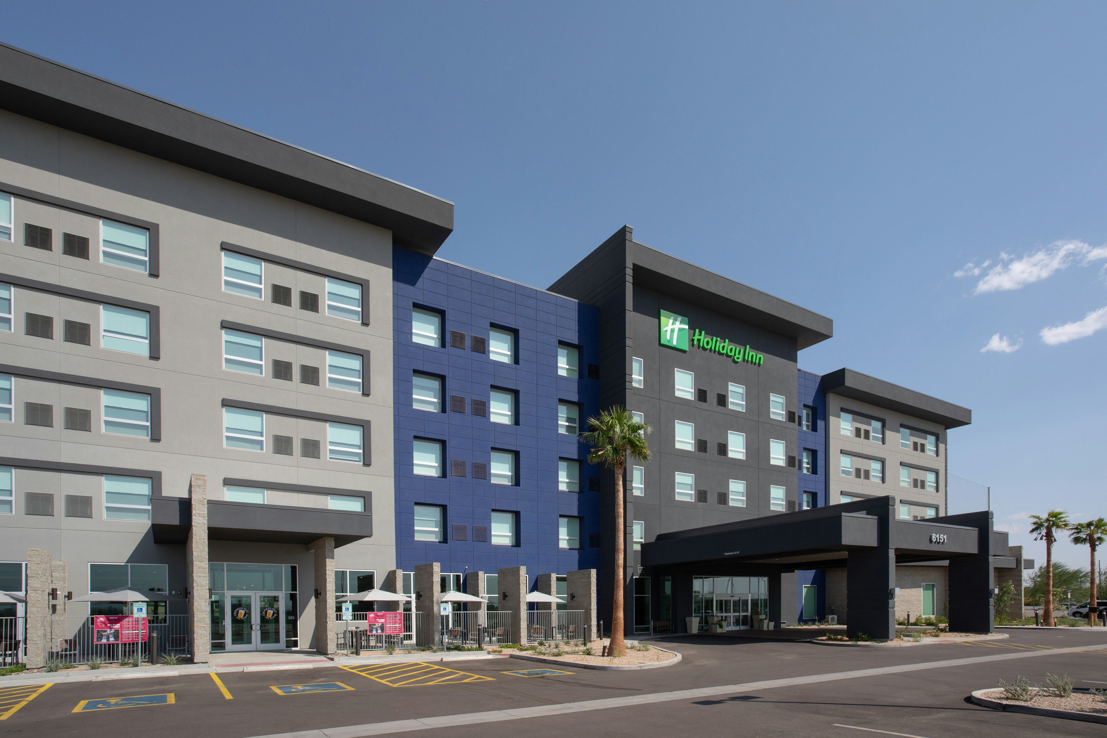 Holiday Inn Glendale - Stadium & Ent Dist 71/77