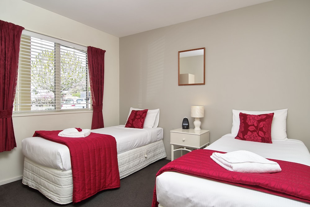 1 BEDROOM, FAMILY SUITE, FAMILY, KITCHEN