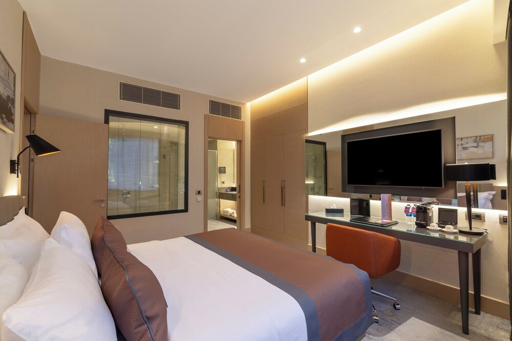 1 Bedroom, Suite, King Bed, Smoking