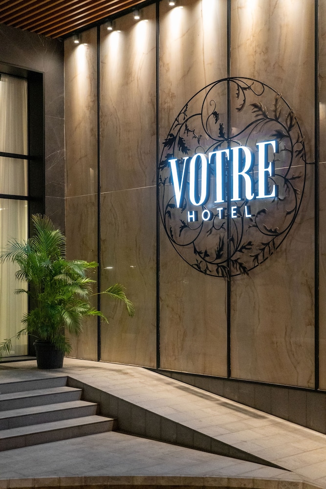 Votre Hotel 36/68