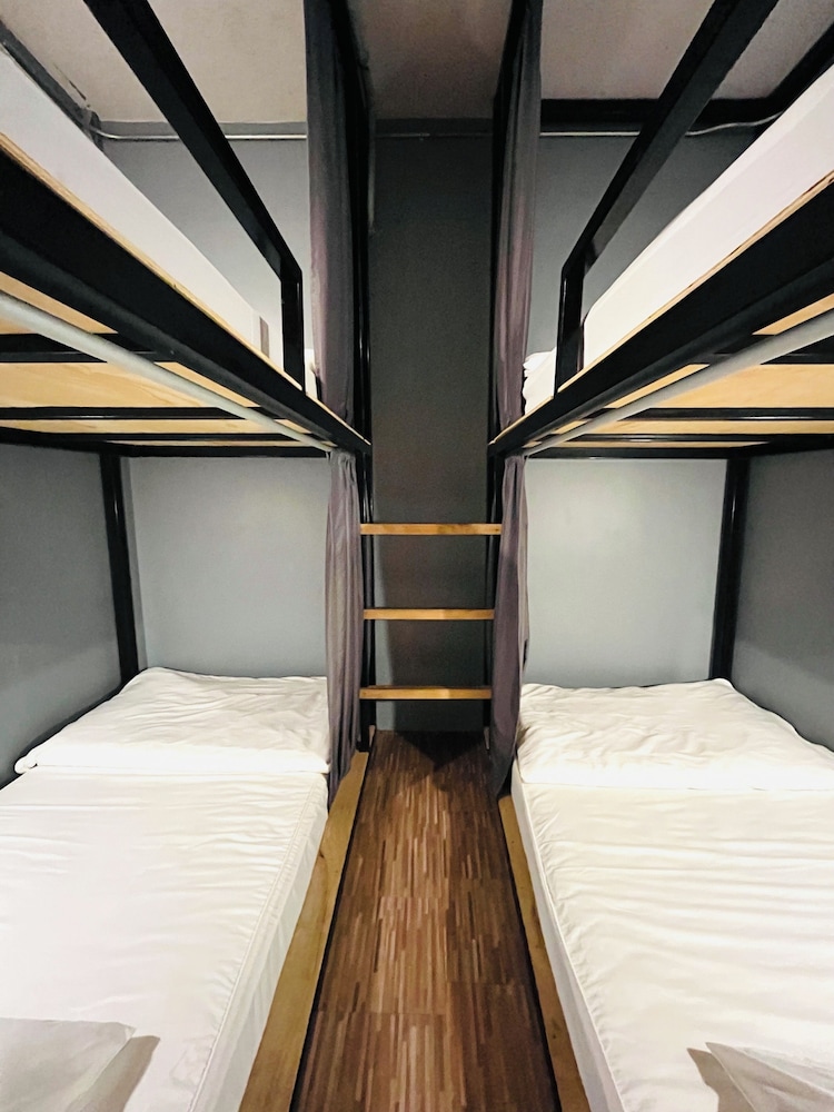 Family, Studio, Bunk Bed, No Window