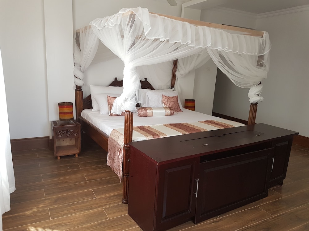 Queens Chateau Boutique Villa 15/50