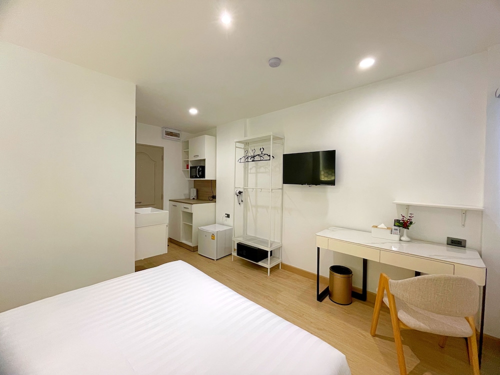 DELUXE, DOUBLE BED
