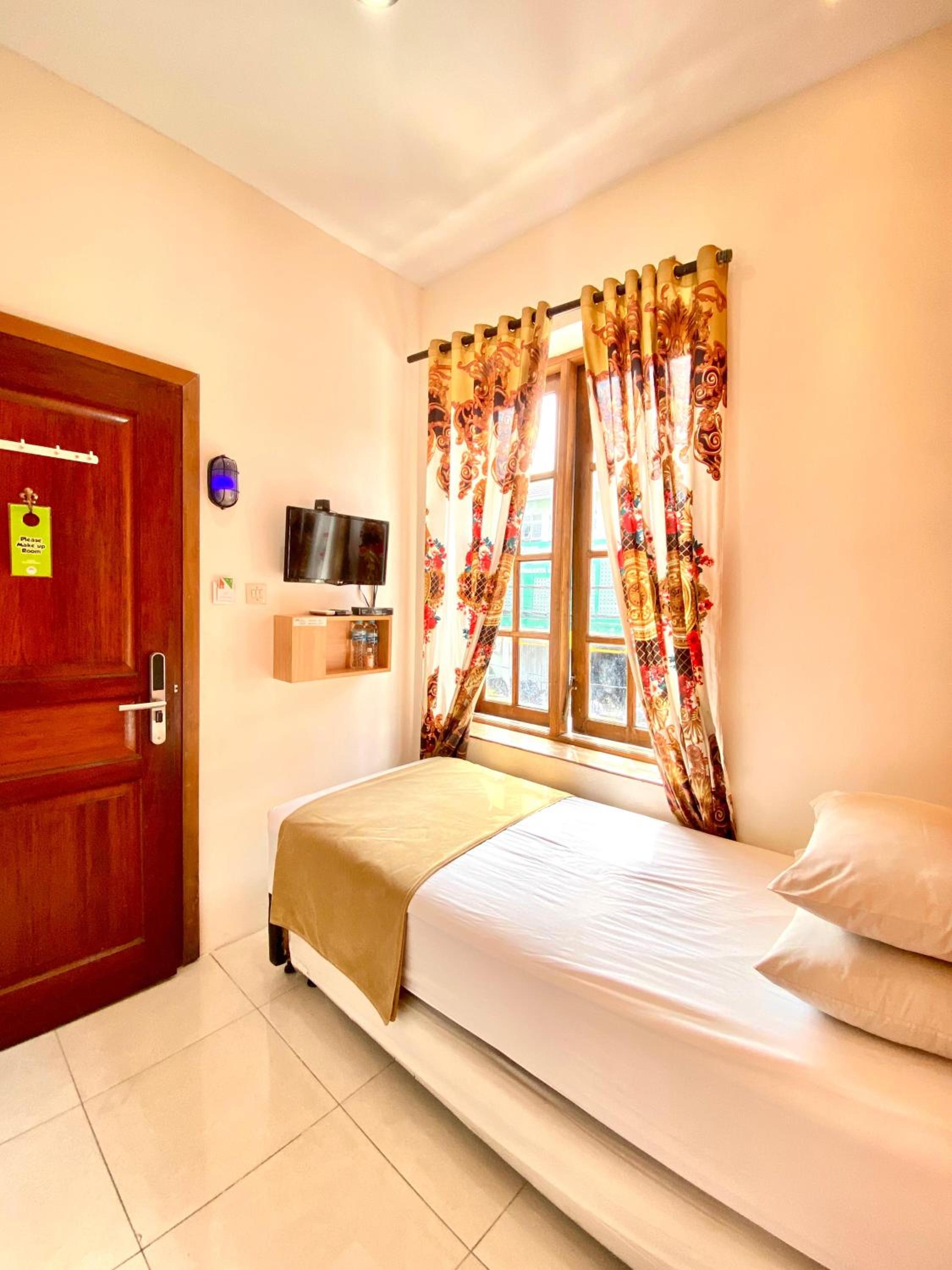 Cabin Hotel Bhayangkara 24/50