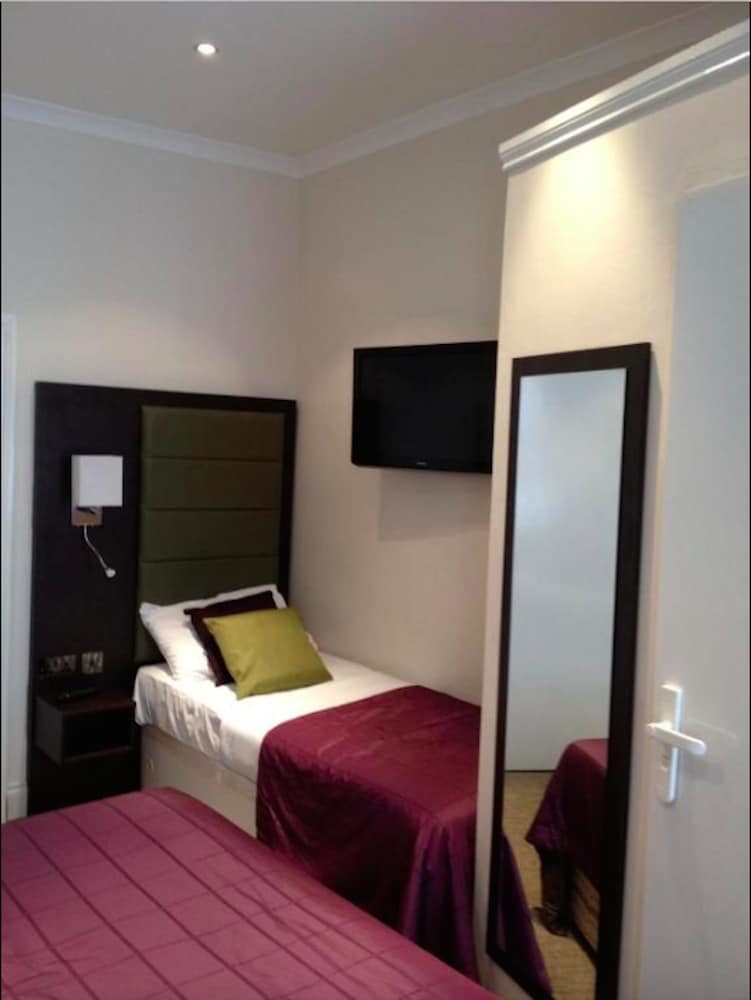 Goodwood Hotel 10/50