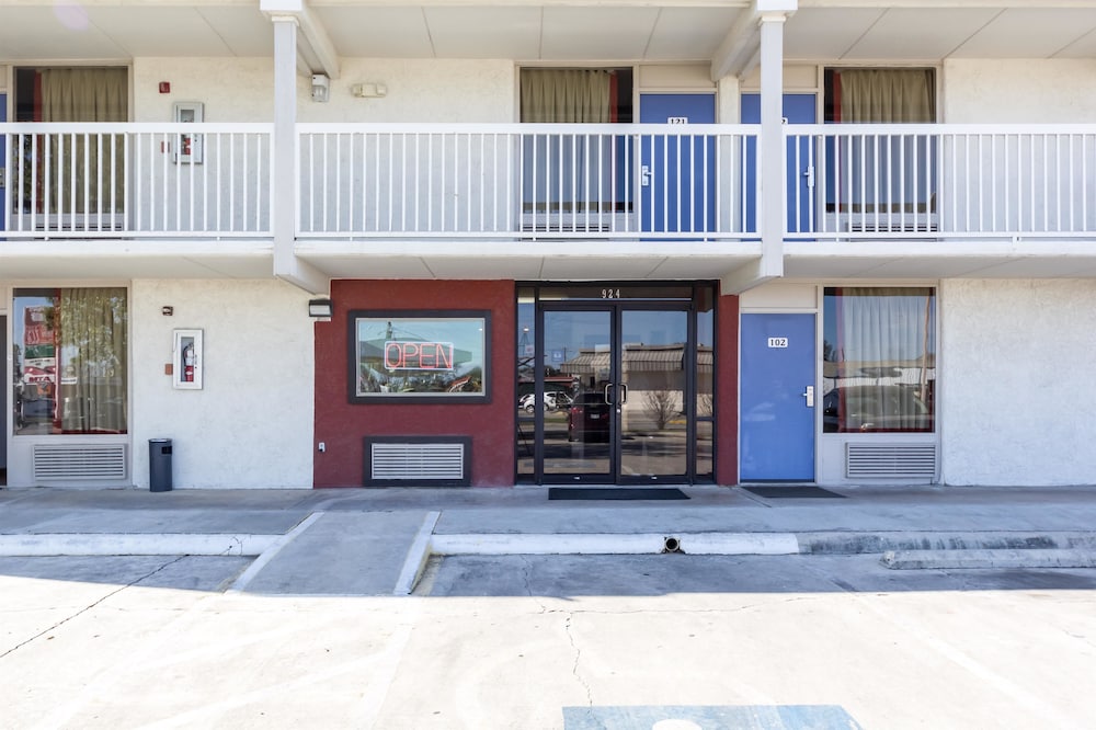 Motel6 Uvalde, TX in UVALDE - TX