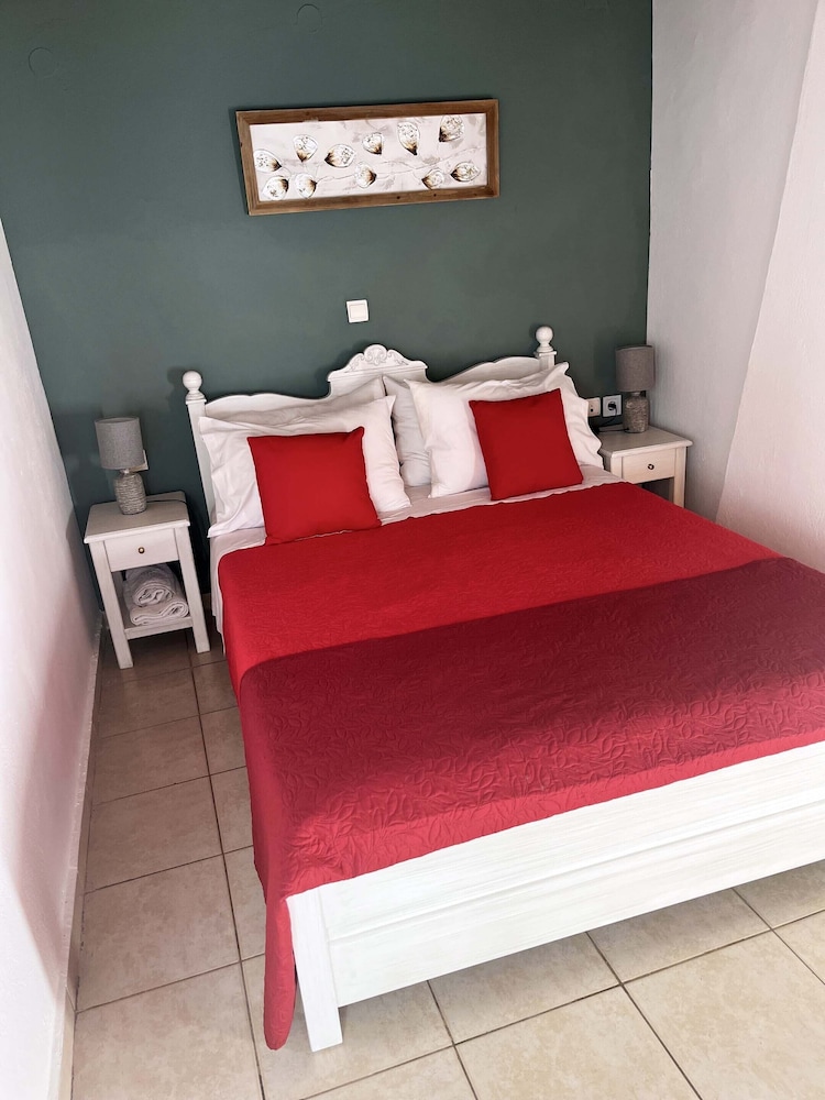 Skandalis Traditional Suites 7/50