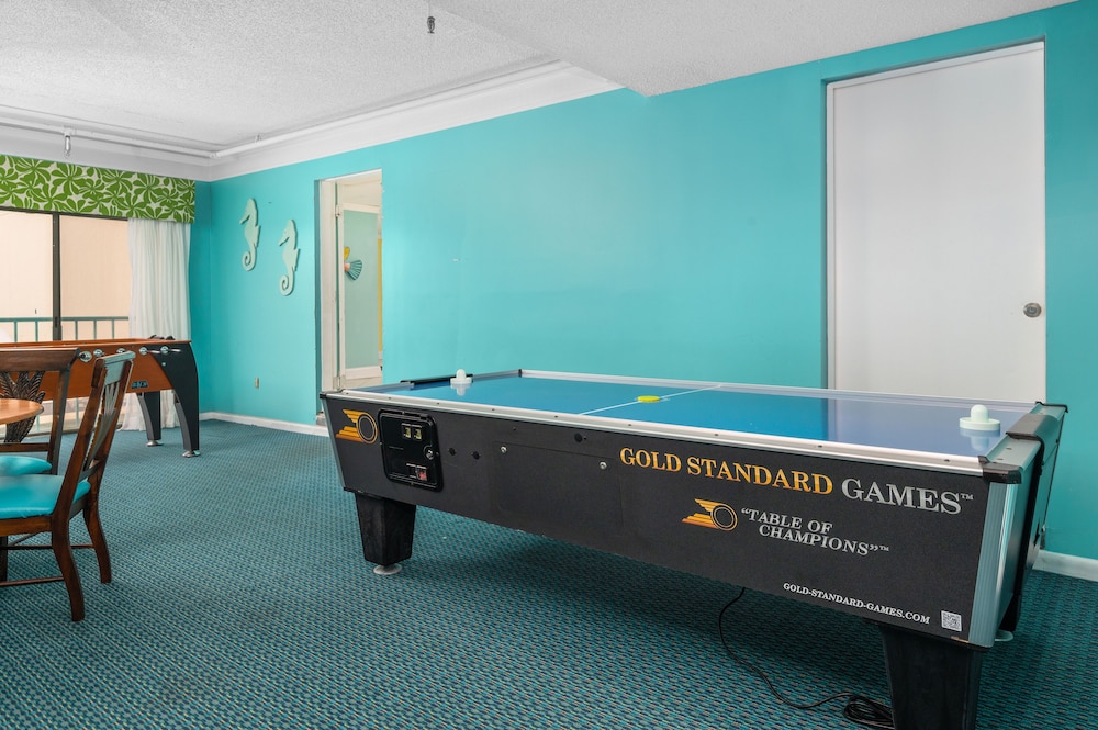 Cayman Suites Hotel 4/80