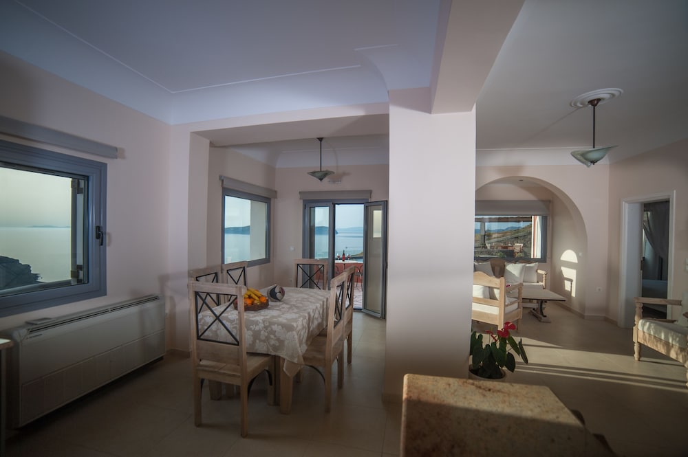 Our Villa Santorini 43/59