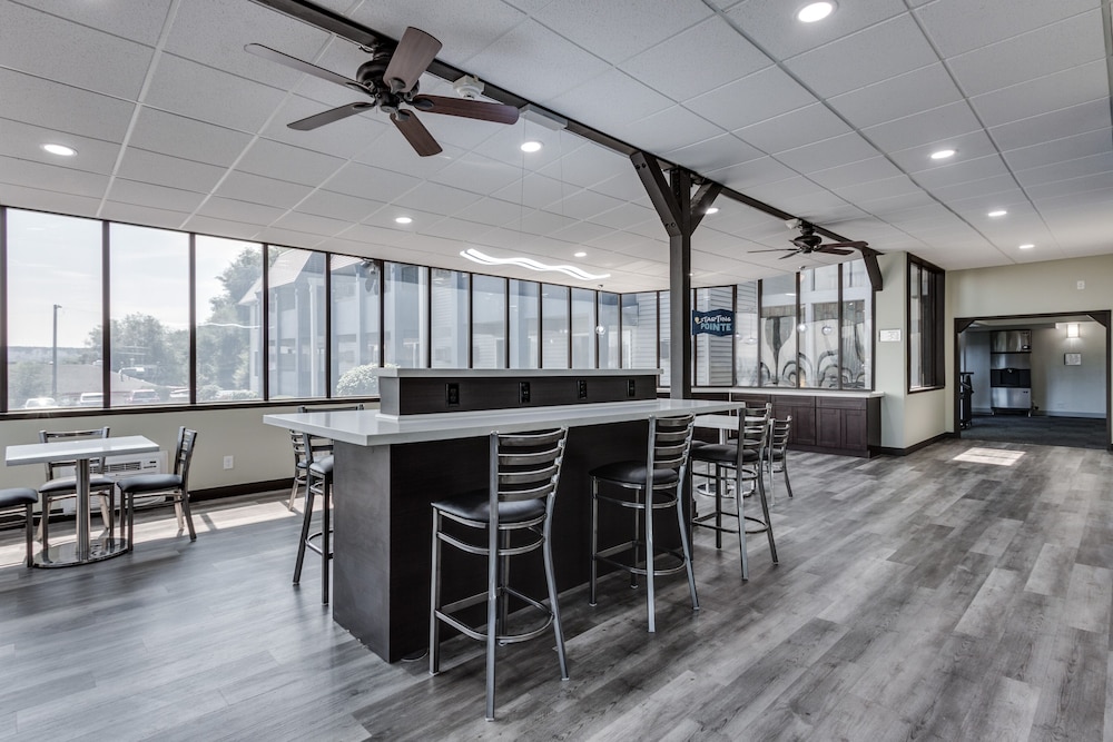 Days Inn & Suites by Wyndham Spokane 20/23