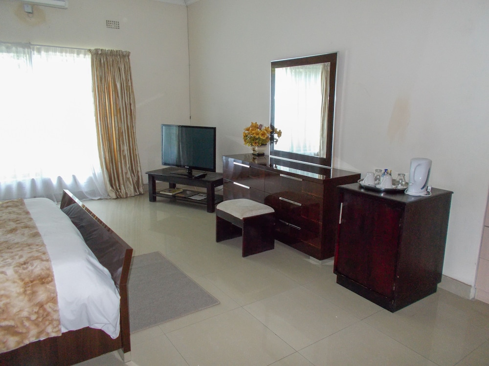 Waterfalls Hotel 18/33