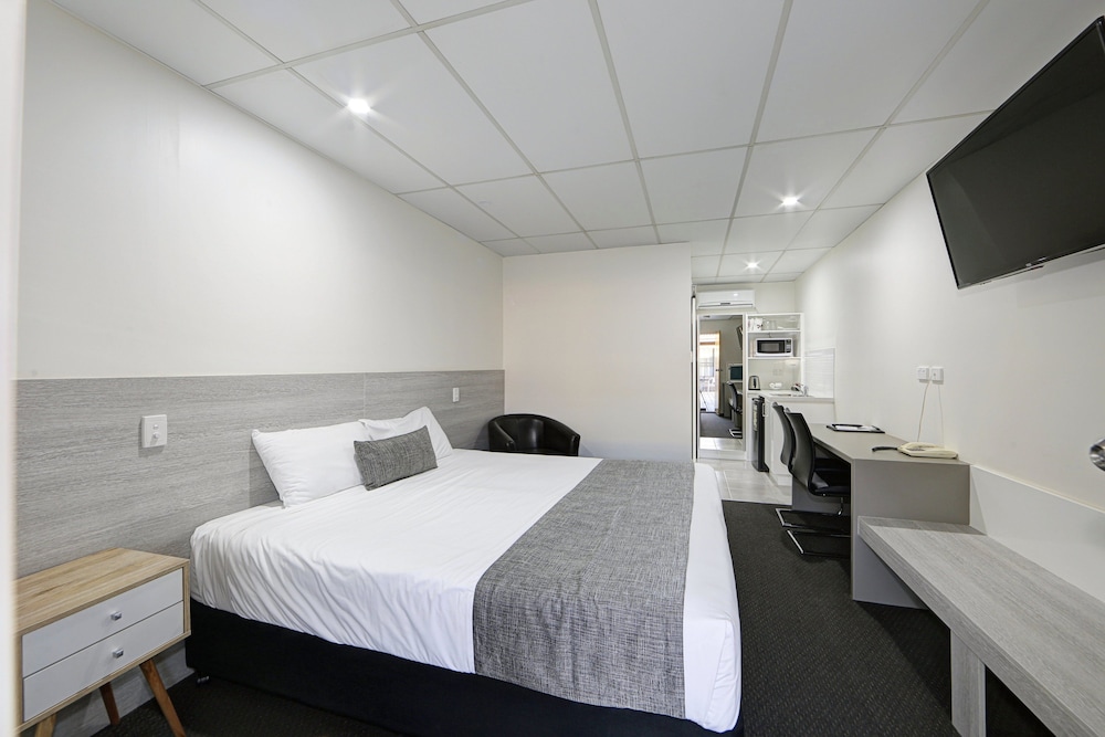 Chalet Motor Inn 25/41