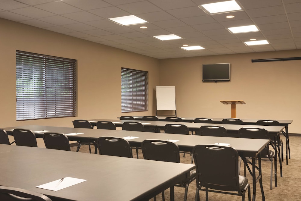 Country Inn and Suites By Radisson, Goodlettsville, TN 27/28