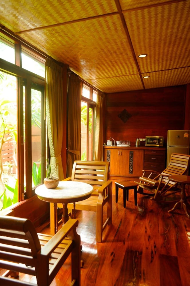 Ruen Kanok Thai House 17/33