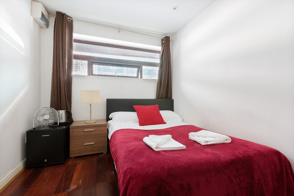 Canary Wharf Studios 8/50